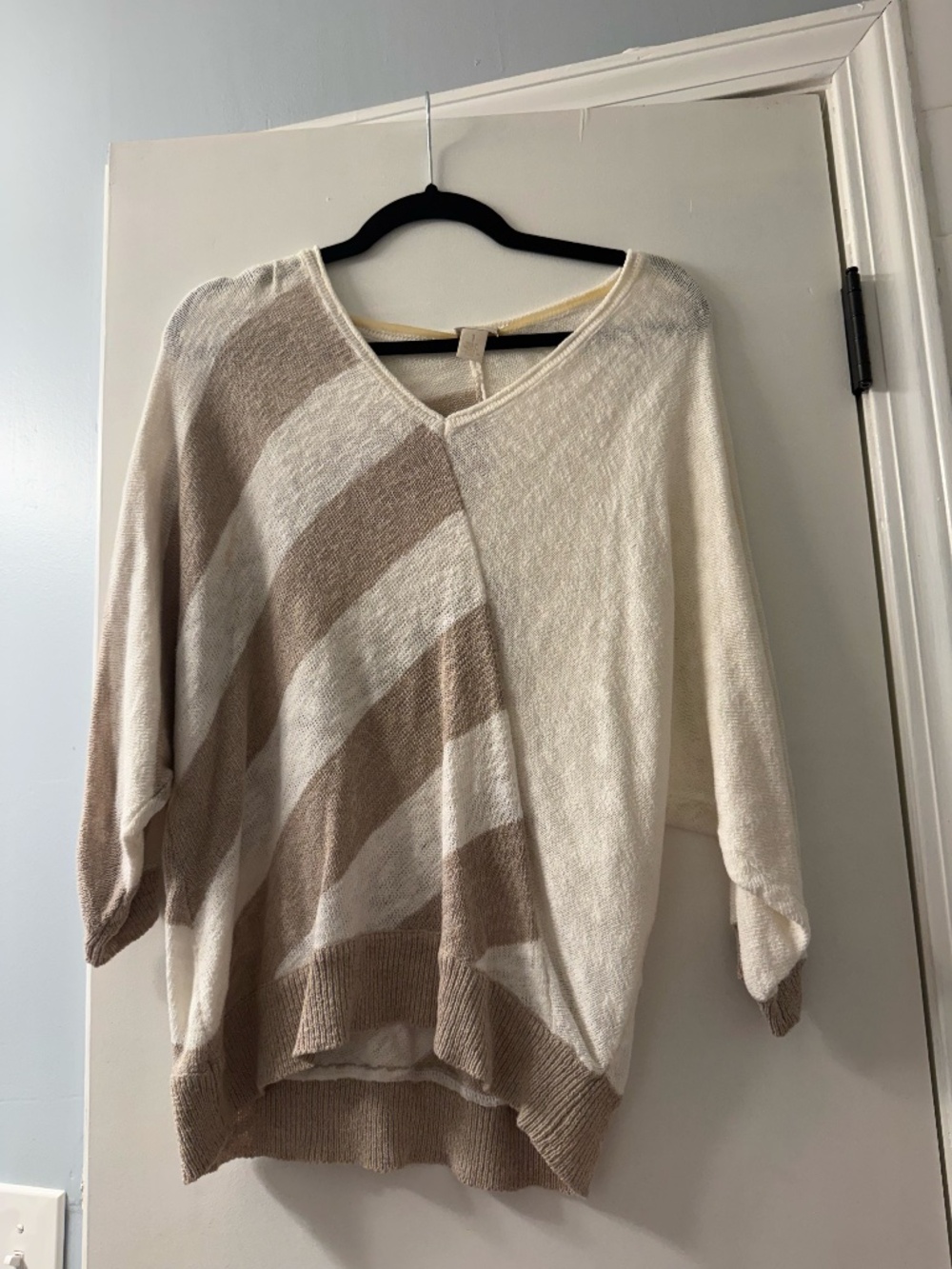 Chico's Diagonal Striped V-Neck Lightweight Sweater – Size 1 (Medium / 8-10)